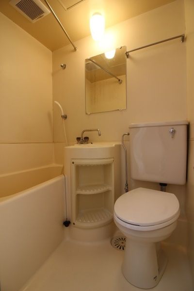 【トイレ】　清潔感のあるバスルーム　※同仕様設備画像