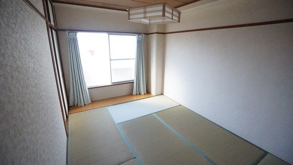 【その他部屋・スペース】　くつろげる和室。もちろん収納付です！