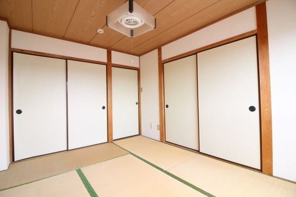 【その他部屋・スペース】　和室には収納付でお部屋を広く使えます。